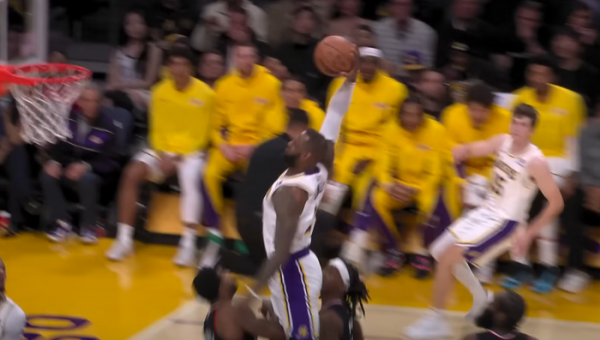 Gražiausias NBA nakties epizodas - efektingas L. Jameso skrydis (VIDEO)